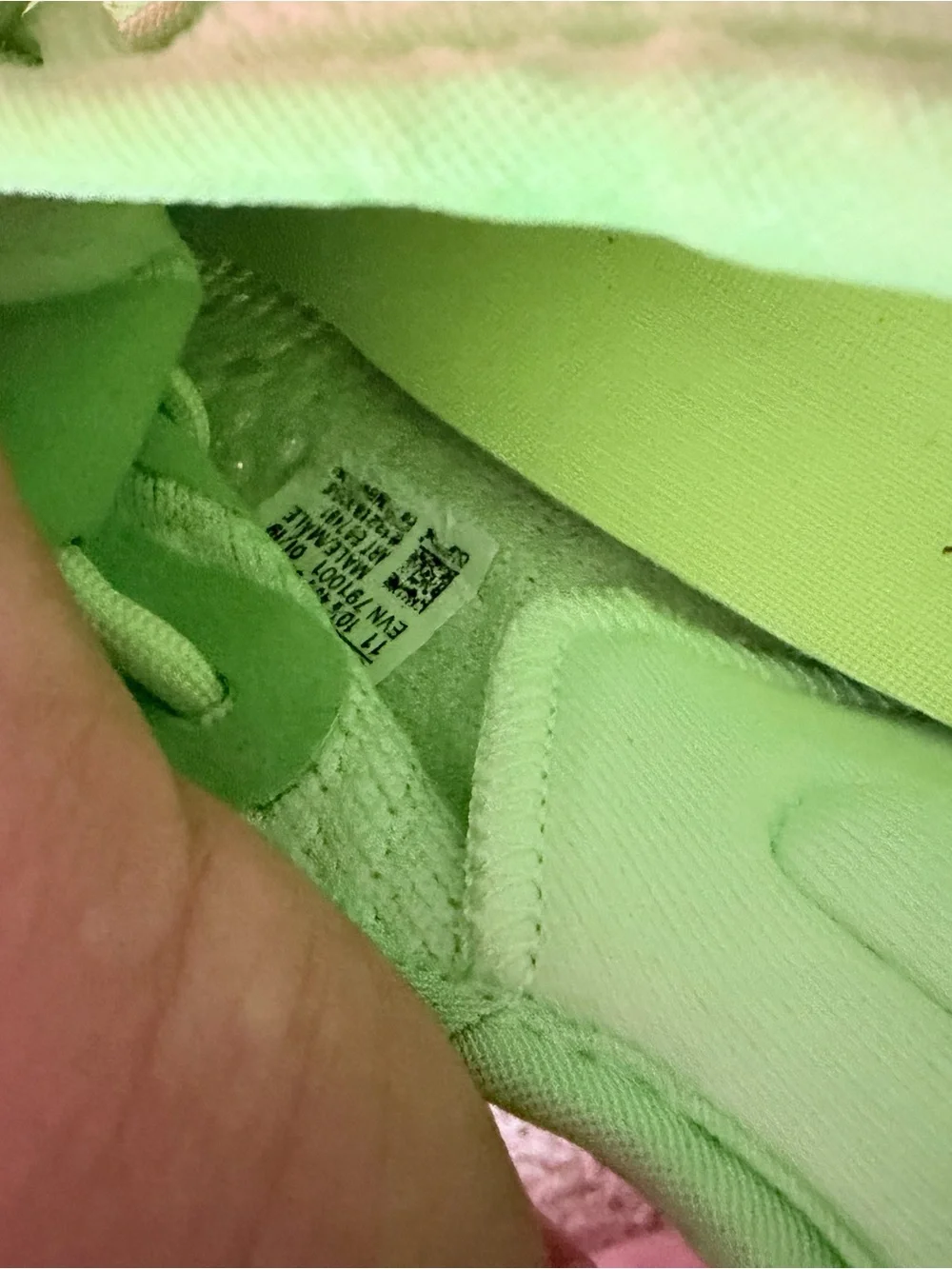 Adidas Yeezy boost 350 volt - Picture 5 of 9